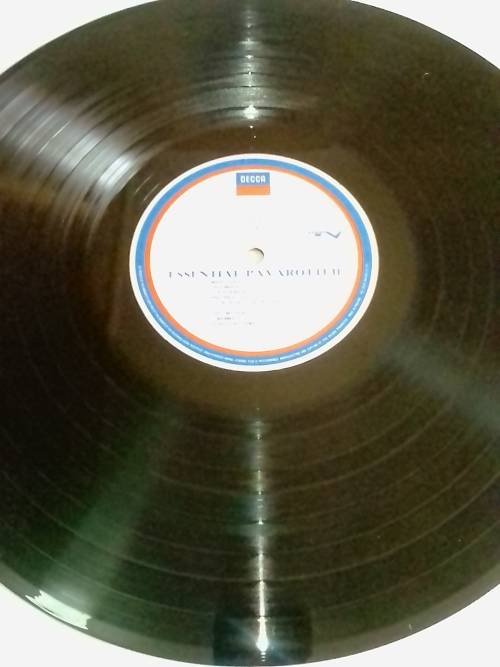 LUCIANO PAVAROTTI  (GREATEST RECORDINGS) Vinyl in excellent condition - SEE AND READ BELOW.