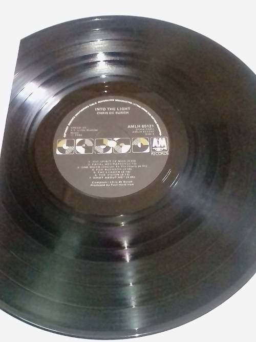 CHRIS DE BURGH  (INTO THE LIGHT) Vinyl in very good condition - SEE AND READ BELOW.