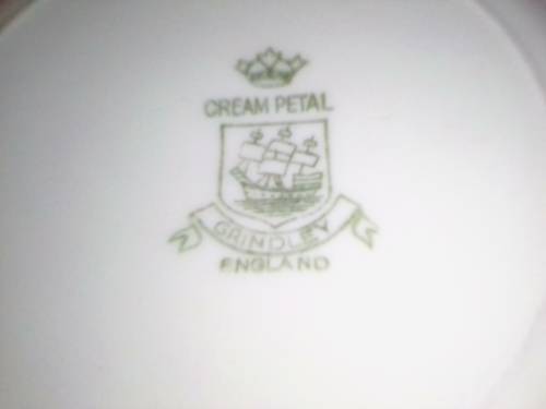 OLD 7x PIECE CREAM PETAL GRINDLEY ENGLAND PORCELAIN - SEE BELOW FOR CONDITION - PLEASE READ BELOW.