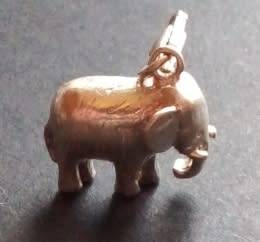 GORGEOUS ELEPHANT SILVER 925. CHARM WITH LOBSTER CLASP - WEIGHT 3.7g - READ BELOW.