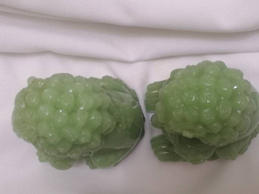 STUNNING VINTAGE - 2x CARVED JADE GREEN TEMPLE CHINESE FOO DOGS - GREAT VALUE - PLEASE READ BELOW.
