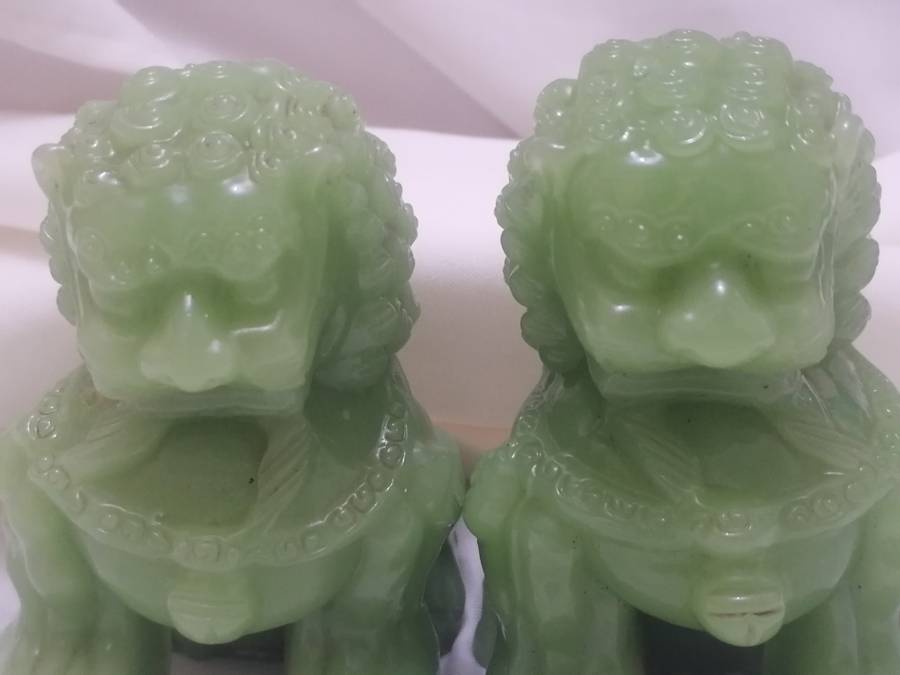 STUNNING VINTAGE - 2x CARVED JADE GREEN TEMPLE CHINESE FOO DOGS - GREAT VALUE - PLEASE READ BELOW.