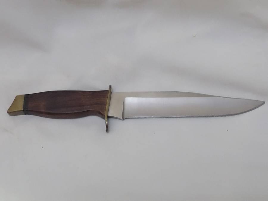 VINTAGE - STUNNING HANDMADE HUNTERS KNIFE - GOOD CONDITION - PLEASE READ BELOW.