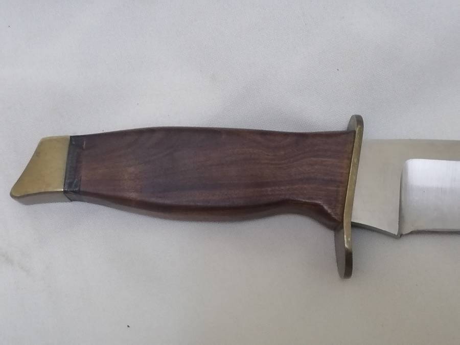 VINTAGE - STUNNING HANDMADE HUNTERS KNIFE - GOOD CONDITION - PLEASE READ BELOW.
