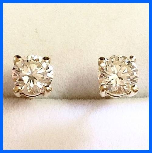 A PAIR OF BRILLIANT CUT 0.91 CARAT SOLITAIRE NATURAL DIAMOND STUD EARRINGS IN 18 CARAT GOLD