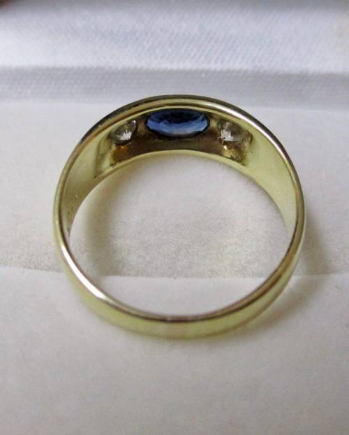 Beautiful 0,49ct DIAMOND 18 Carat Gold and Sapphire Ring!