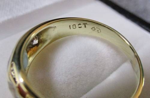 Beautiful 0,49ct DIAMOND 18 Carat Gold and Sapphire Ring!