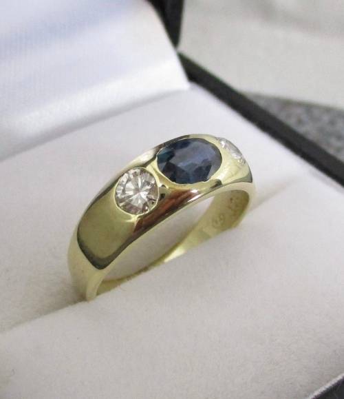 Beautiful 0,49ct DIAMOND 18 Carat Gold and Sapphire Ring!