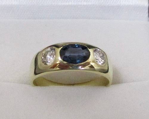 Beautiful 0,49ct DIAMOND 18 Carat Gold and Sapphire Ring!