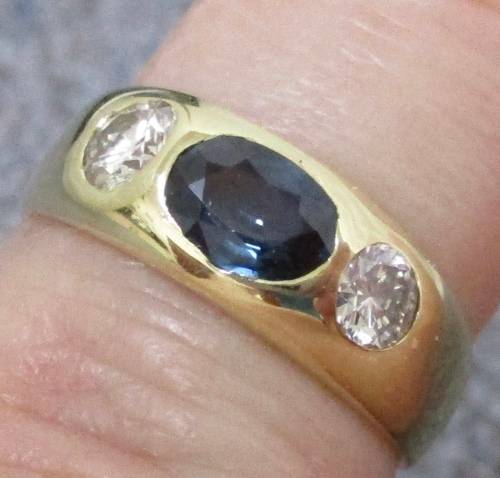 Beautiful 0,49ct DIAMOND 18 Carat Gold and Sapphire Ring!