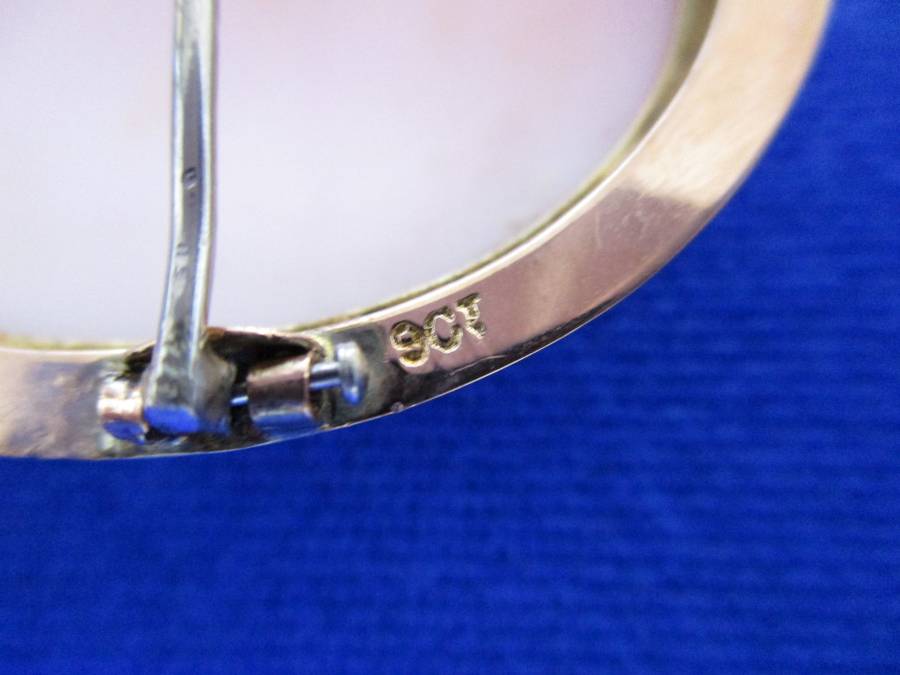 Solid 9 Carat Gold Antique Pink and White Shell Cameo Brooch!