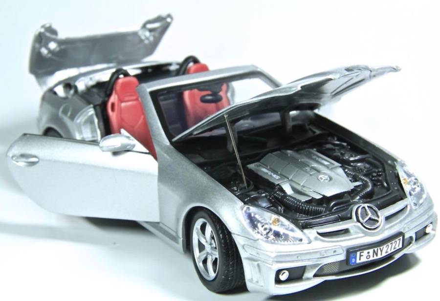 NEW Mercedes Benz SLK55AMG 1/18 Scale Motormax Diecast Model Car