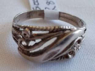 1.8g...... 925 Silver Ring.....