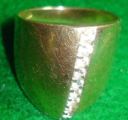 9ct Ladies fancy ring