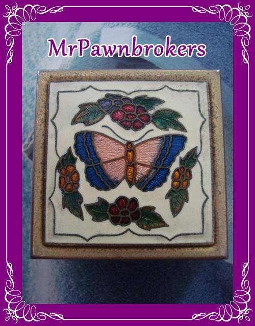 Collectable Pill Box!! Stunning for your collection!!