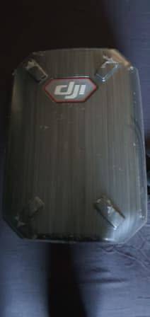 DJI Phantom 3 - Very good Condition + DJI HARD CELL Carry Case + CELLPHONE CLIP ,remote + charger.