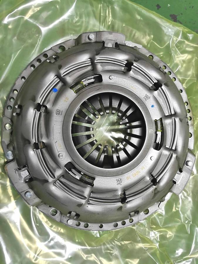 SCHAEFFLER  630310609 CHEVROLET TRIALBLAZER 2.5L,2.8L,CLUTCH KIT( CLUTCH PLATE,&PRESSURE PLATE ).