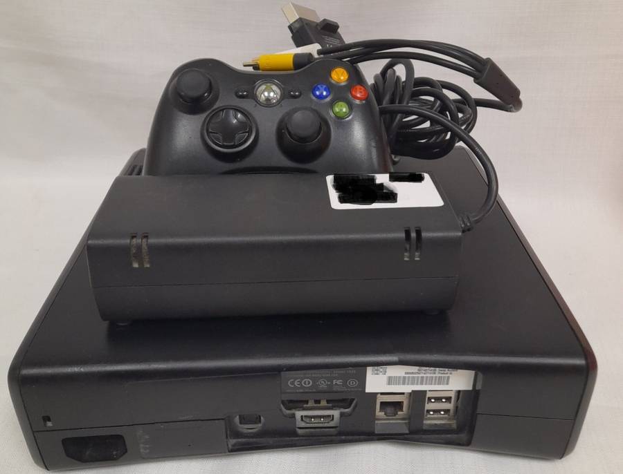 XBOX 360 S CONSOLE , 250GB STORAGE HDD, KINECT READY , WITH ORGINAL XBOX WIRELESS REMOTE, WITH GAME