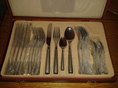 Brand New - 24pcs stainless steel cutlery set