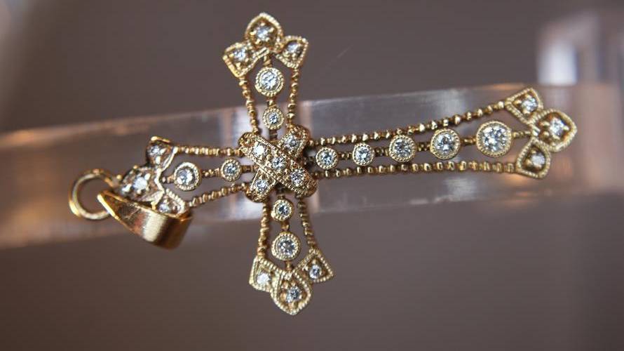 23 DIAMOND SOLID GOLD CROSS @@ NO RESERVES@@ GENUINE AUCTION