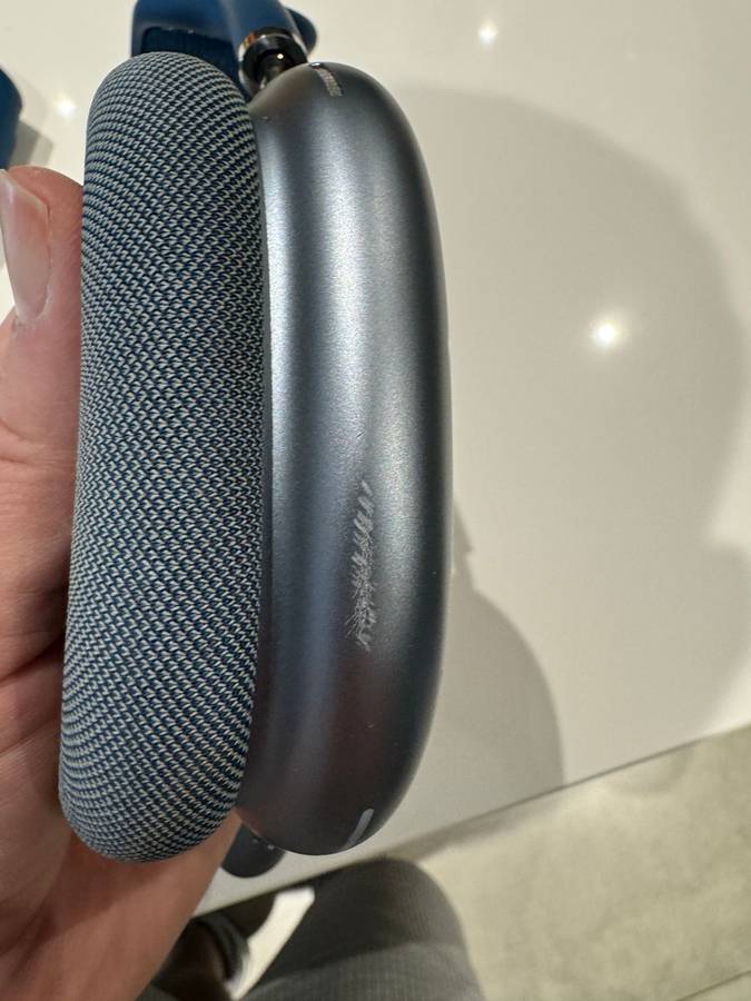 Blue AirMax Pro, with original case and charging cable