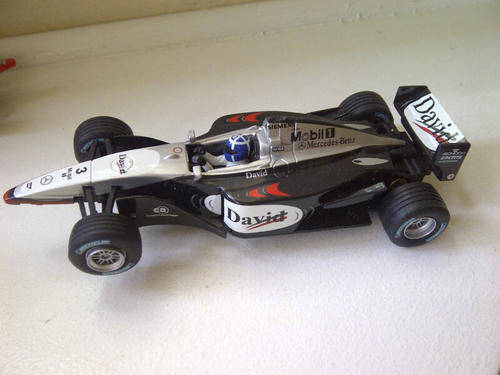 Scalextric CARRERA F1 MCLAREN MERCEDES DAVID COULTHARD 1/32 SLOT CAR