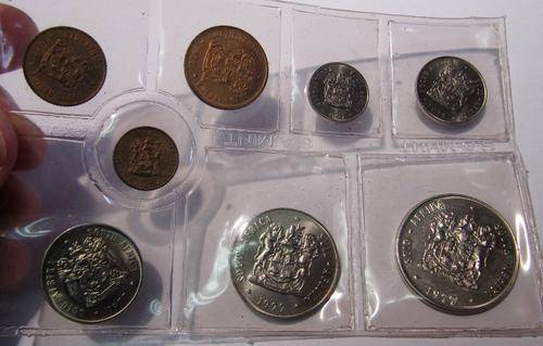 1977 SA Mint/UNC set - with 1/2 cent coin