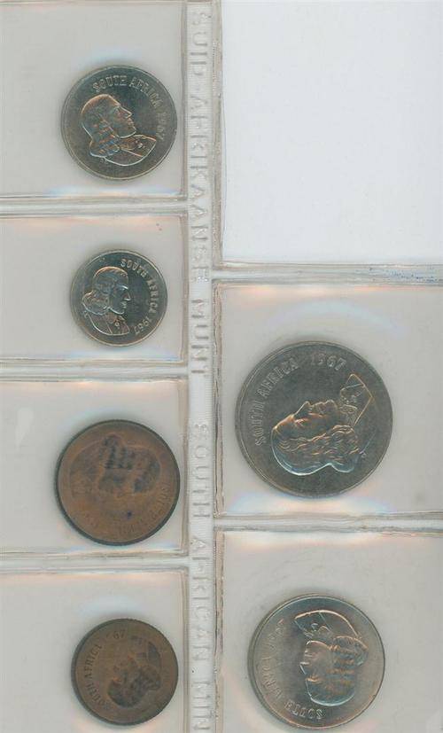 1967 English Mint Set WITHOUT R1 /  50CENT valued @R60 Herns D194