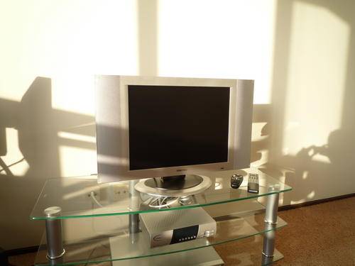 Sinotec 20 Inch LCD TV - Excellent condition - R1 No Reserve