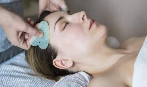 Facial Roller With Scrapping Plate