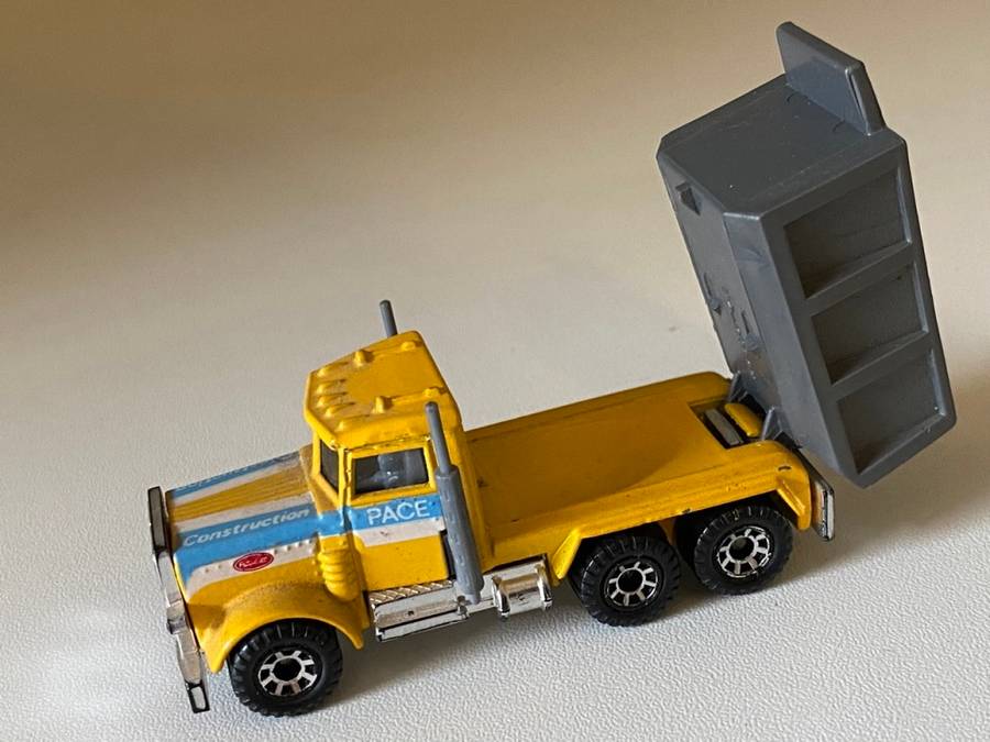 Peterbilt Dump Truck - 1981 (Matchbox 1:80)