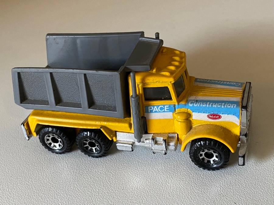 Peterbilt Dump Truck - 1981 (Matchbox 1:80)