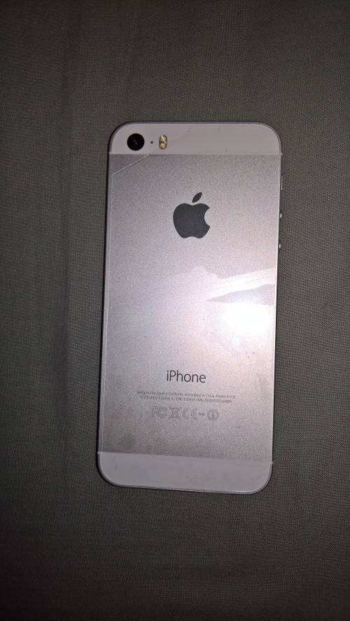 ip[hone 5s  32gb still in box