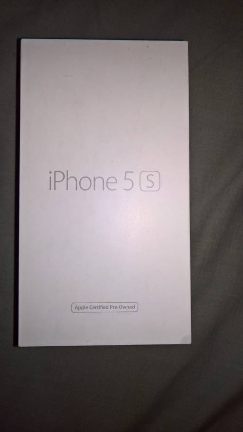 ip[hone 5s  32gb still in box