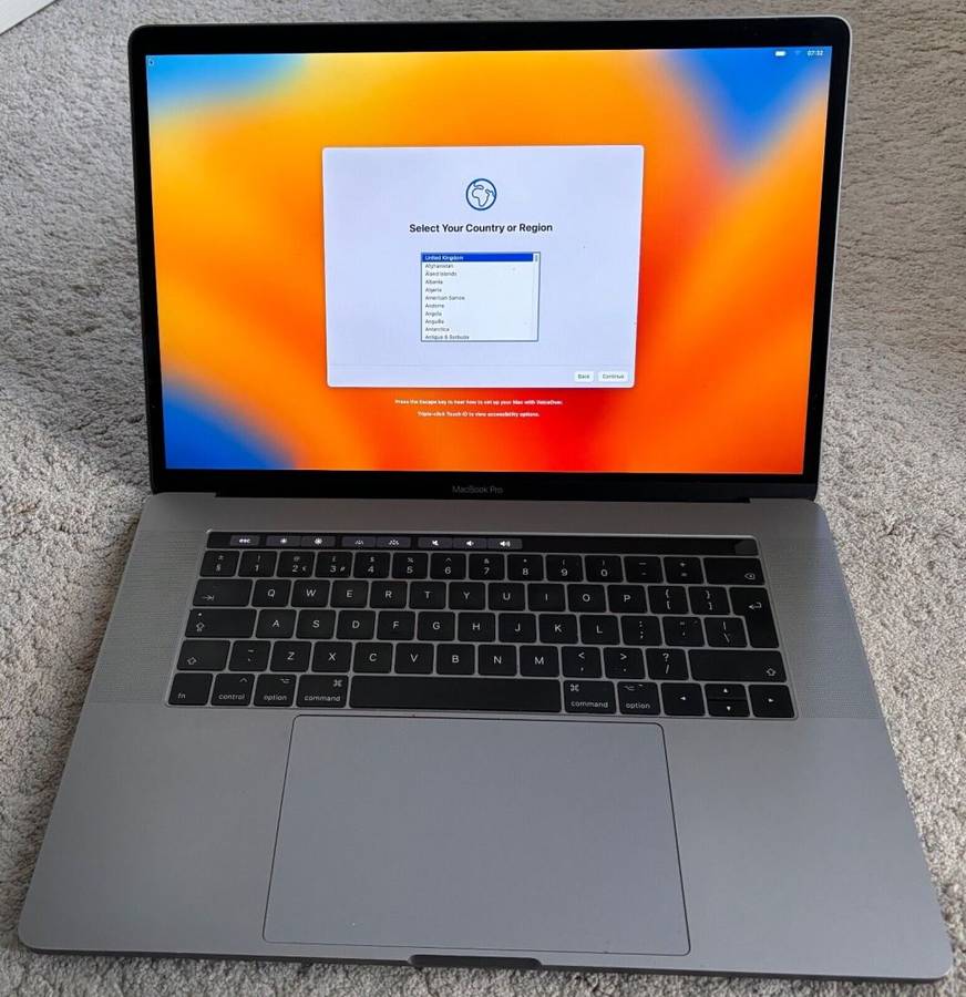 MacBook Pro 15 inch Core i7 16GB 512GB 2016 Good Condition