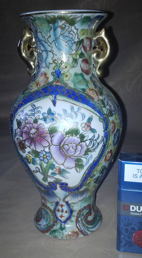 VINTAGE MARKED ORIENTAL VASE (10x21cm)