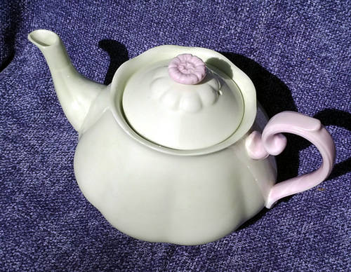 ROYAL ALBERT "PASTELLA" TEAPOT IN MINT CONDITION