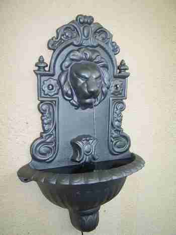 Aluminium Wall Fountain Lion