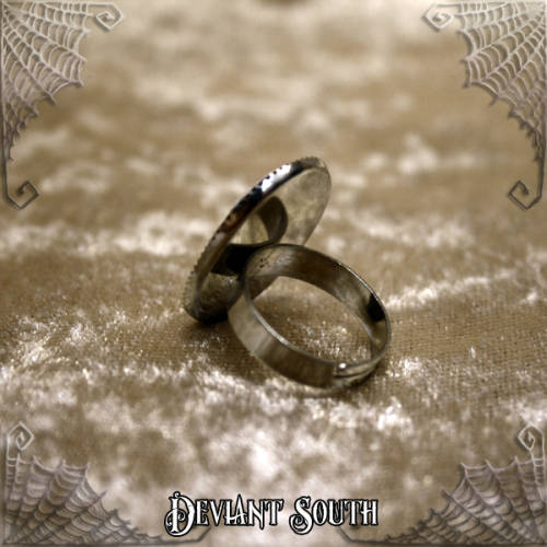 Deviant South `Carpe Diem` Lady Scarlett Cameo Ring