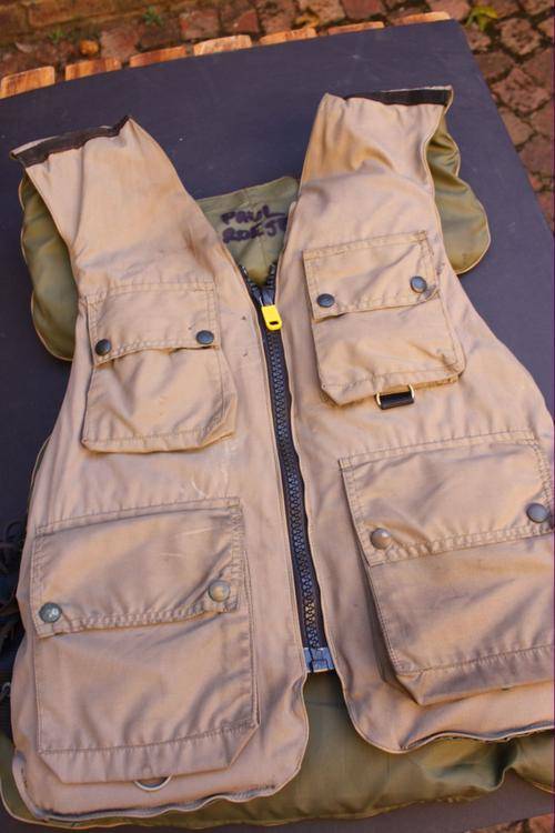 FISHERMAN'S LIFE JACKET - FLOTATION AID -  GROUP 4 - LARGE - PLEASE HAVE A LOOK