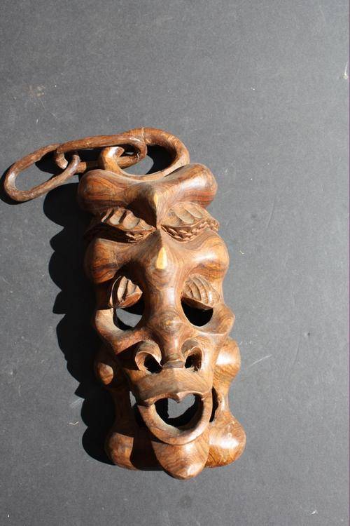 CARVED WOODEN AFRICAN MASK - 225 MM - CLEARANCE SALE