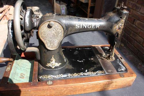 VINTAGE SINGER SEWING MACHINE - MODEL 15 K 80 - Y 4444347 - FOR COLLECTORS ONLY