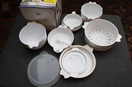 11 PIECE STEAM CUISINE - REVOLUTIONARY MICROWAVE STEAMING SYSTEM - PLEASE HAVE A LOOK