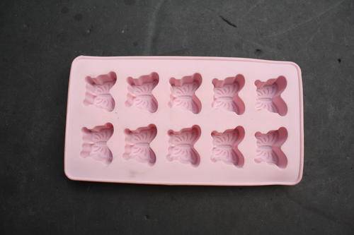 SILICONE JELLY  OR ICE MOULD - PLEASE HAVE A LOOK