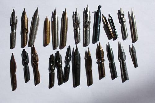 25 VARIOUS METALLIC PENS FOR YOUR CALLIGRAPHY - MADE IN ENGLAND - PLEASE HAVE A LOOK