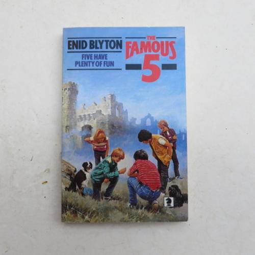 ENID BLYTON - THE FAMOUS 5 - FIVE HAVE PLENTY OF FUN