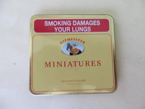HIGHLY COLLECTABLE CIGARETTE TIN - 90 X 80 MM - 10 MM HIGH - RITMEESTER - AS PER SCAN