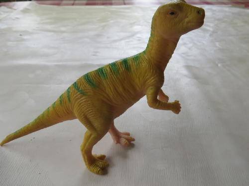 HARD PLASTIC DINOSAUR - AS PER SCAN - WILL COMBINE POSTAGE
