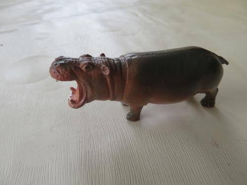 HARD PLASTIC  ANIMAL - AS PER SCAN - WILL COMBINE POSTAGE