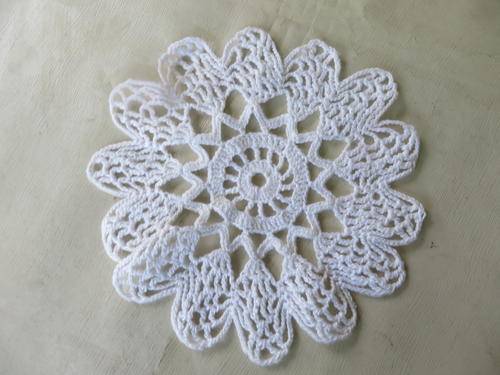 BEAUTIFUL DOILY - 160  MM DIAM. - AS PER SCAN